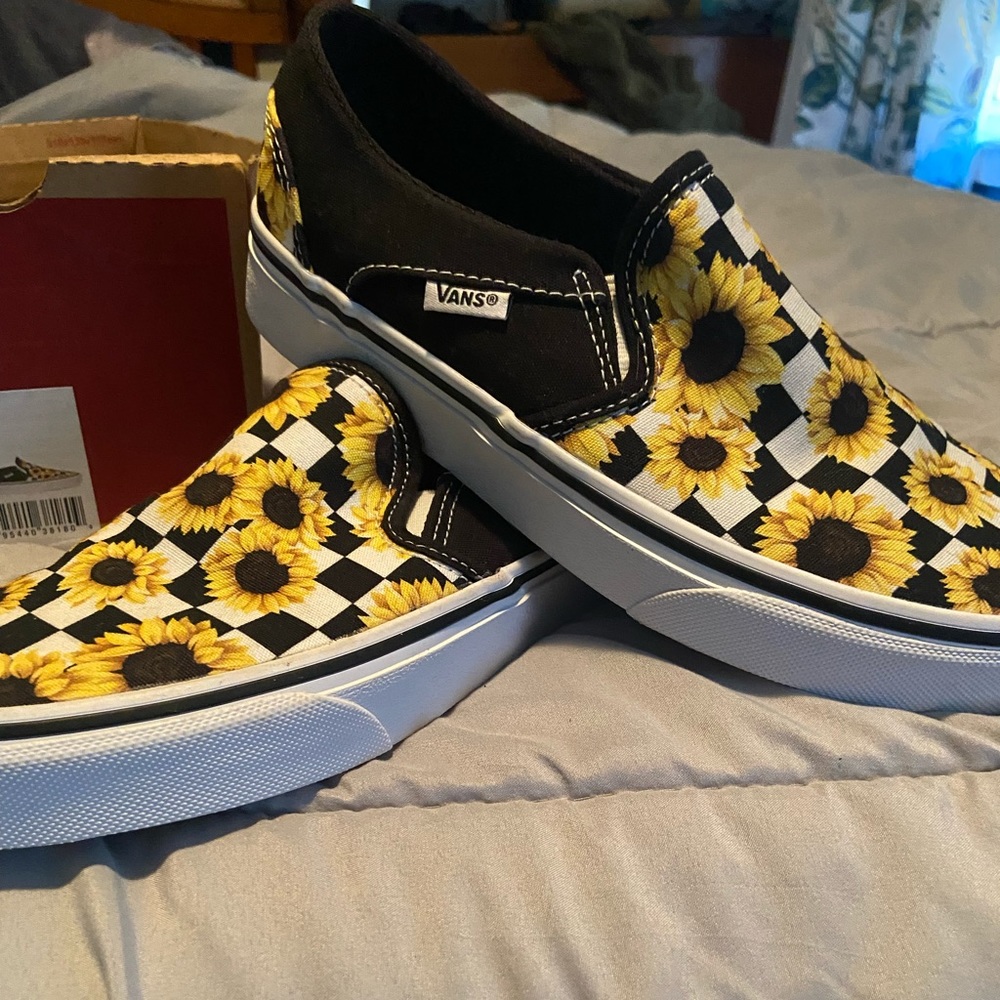 Women’s sunflower vans…new in box!